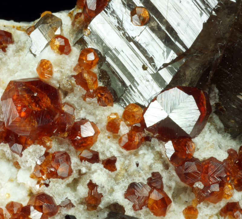 Garnet var. Spessartine and Quartz - Tongbei, Heping village, Yunxiao, Fujian province,China