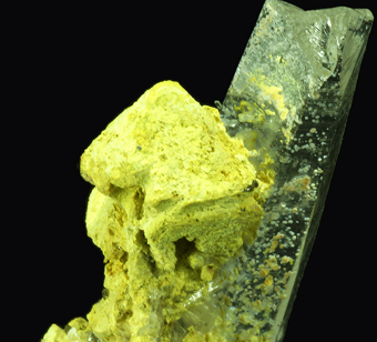 Stolzite, Scheelite, Quartz - Pampa Blanca mine, Castrovirreina, Huancavelica, Peru