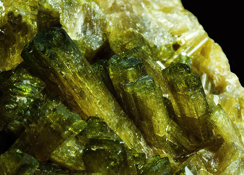 Clinozoisite - Concession Morgan 3, Coayllo, Dos De Mayo, Peru