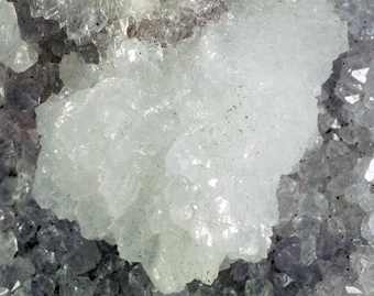 Goosecreckite, Heulandite, Stilbite, Aphophyllite - Nasik quarry - India