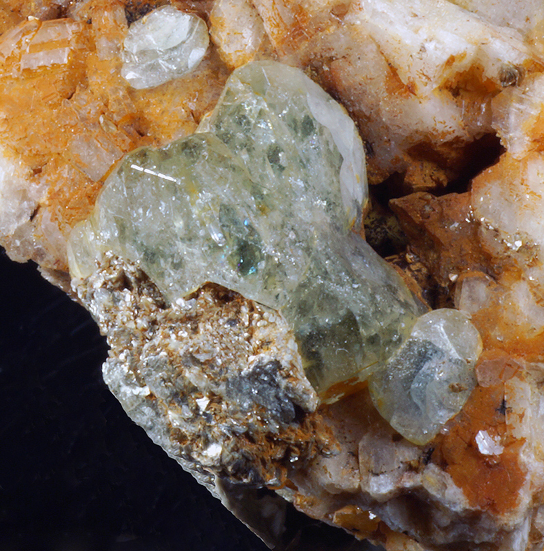 Fluoroapatite - So Geraldo do Baixio, Minas Gerais, Brazil