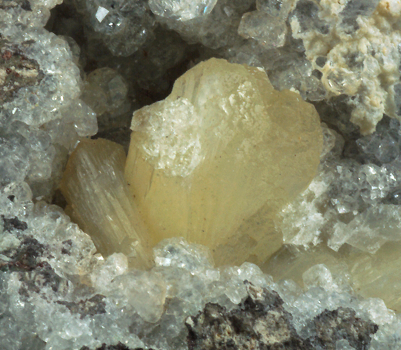 Stilbite on Analcime - Punta de Libezzu, Alghero, Sardiinia, Italy