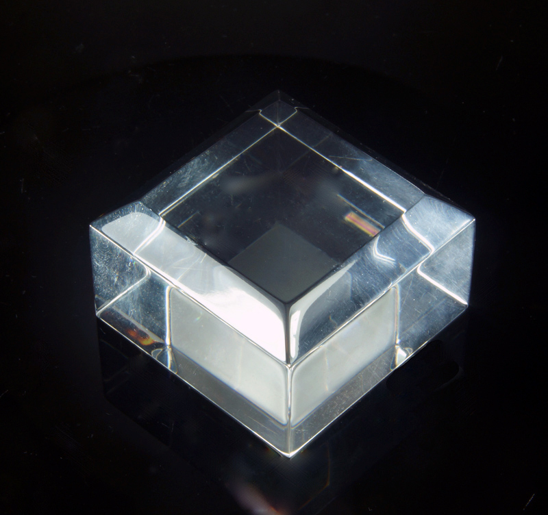 Set of 5 high quality plexiglas bases with beveled edges - 40x40x25.