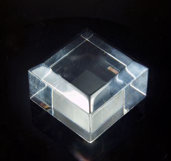 Set of 5 high quality plexiglas bases with beveled edges - 40x40x25.