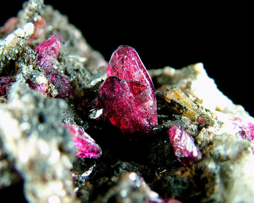 Roselite on Quartz with Goethite - Aghbar Mine (Arhbar Mine), Aghbar, Bou Azzer District (Bou Azer District), Tazenakht, Ouarzazate Province, Dra-Tafilalet Region, Morocco