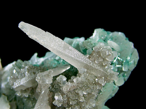 Calcite on Quartz with Celadonite - Ira, Rio Grande do Sul, Brazil