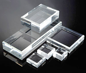 Set of 40 high quality plexiglas base with beveled edges. Set of 40 bases