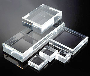 Set of 8 high quality plexiglas base with beveled edges. Set of 8 bases