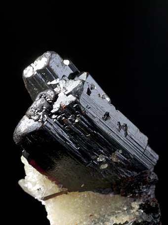 Huebnerite, Quartz - Huayllapon mine, Pasto Bueno, Ancash, Peru