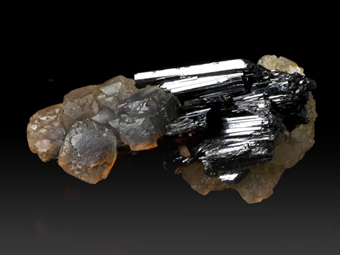 Huebnerite, Fluorite - Huayllapon mine, Pasto Bueno, Ancash, Peru