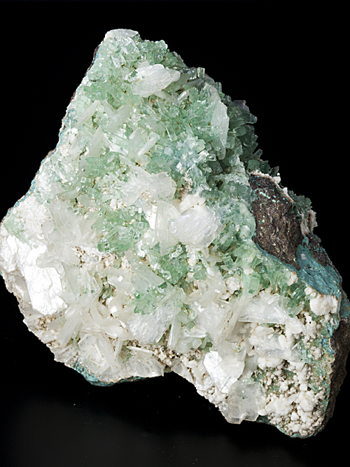 Fluorapophyllite-(K), Stilbite, Heulandite - Pune, Jalgaon District, Nashik Division, Maharashtra, India