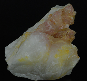 Pink quartz - Ilha claim - Taquaral - Itinga - Minas Gerais - Brazil