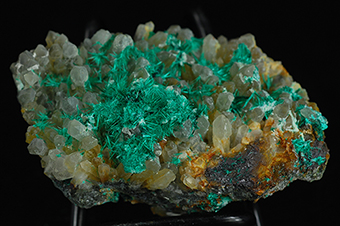Brochantite over quartz - Challacololo mine - El tamarugal prov. - Chile