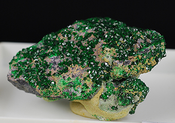 Uvarovite - Saranovskii mine - Saranovskaya Village - Gornozavodskii area - Permskaya Oblast' - Middle Urals - Urals Region - Russia