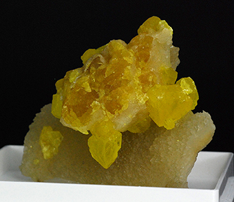 Sulphur over aragonite - Cozzo Disi mine - Casteltermini - Agrigento prov.. - Sicily - Italy