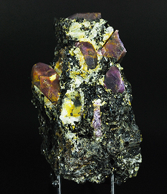 Ruby (var. of corundum) - Zazafotsy Quarry (Amboarohy) - Ihosy - Ihorombe - Madagascar