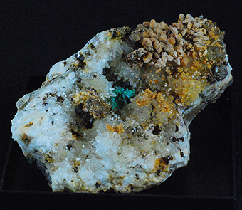 Quartz, malachite and ankerite - Punta di Pietralta - promontorio Franco - Giglio Island - Grosseto prov. - Tuscany - Italy