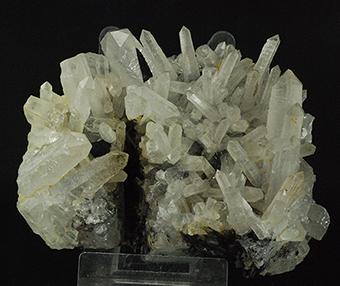 Romanechite ps. da helvite and quartz - Jinlong hill -Longchuan Co. - Heyuan Pref. - Guangdong prov. - Cina