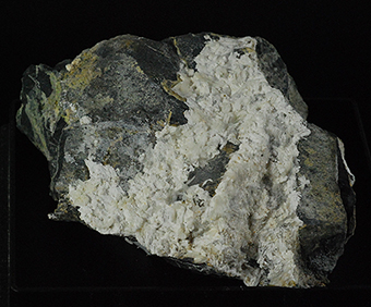 Rsslerite and brassite - Jchymov - Karlovy Vary Distr. - Czech Republic