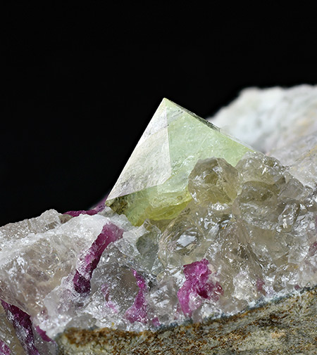 Rhodizite rich of Rubidium (Rb) with Rubellite - Tetezantsio - Madagascar
