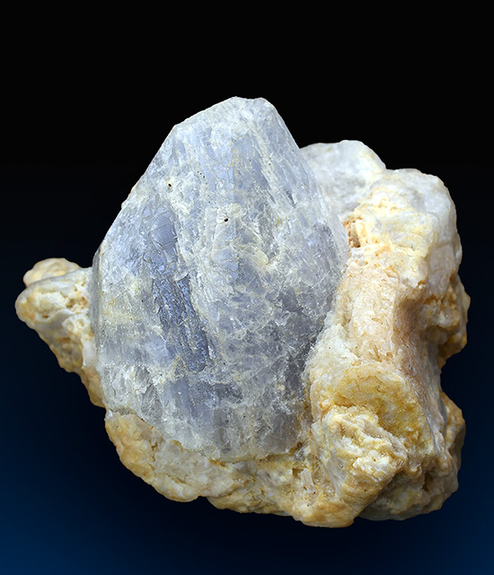Hackmanite (var. of sodalite) - Koksha valley - Badakshan prov. - Afghanistan