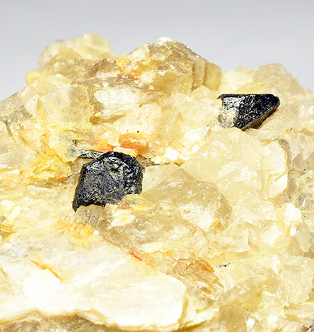Tapiolite-(Fe) – Quixaba, Frei Martinho, Borborema mineral province, Paraíba, Brazil