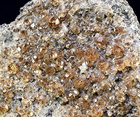 Grossular garnet - Asbestos - Les Sources RCM - Estrie - Qubec - Canada