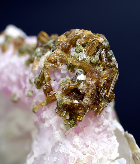 Eosphorite on rose quartz - Pitorra Claim, Laranjeiras, Galileia, Doce Valley, Minas Gerais, Brazil