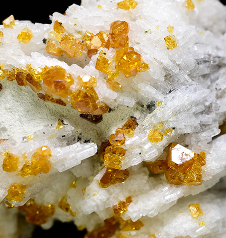 Microlite on Albite - Ip Mine - Governador Valadares - Minas Gerais - Brazil