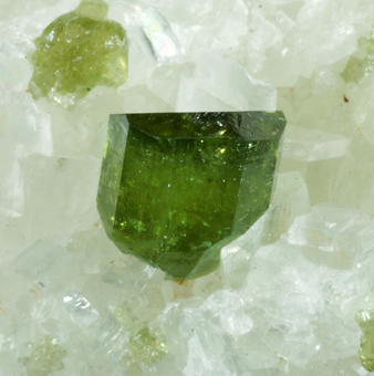 Uvite, Magnesite - Serra das guas, Brumado - Brazil