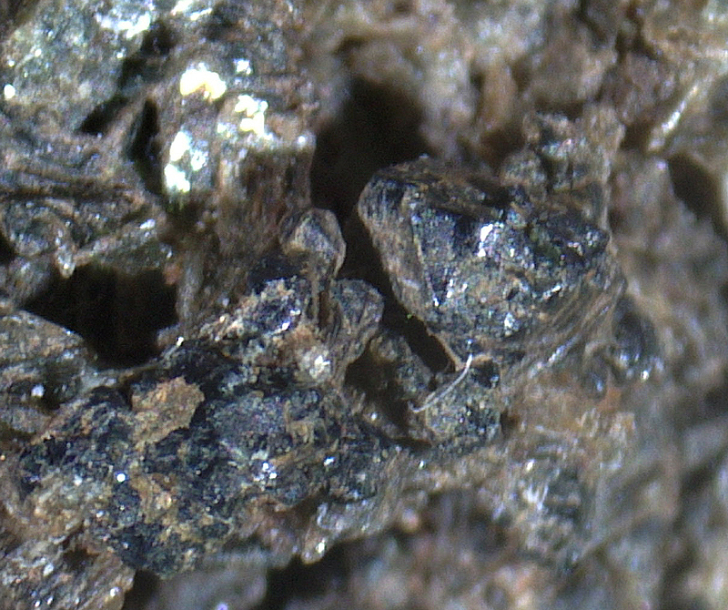 Magnesiohgbomite-2N2S (TL) - Ruoutevare, Kvikkjokk, Norrbotten, Sweden