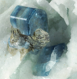 Apatite on Albite - Golconda pegmatite, Minas Gerais, Brazil