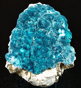 Veszelyite on Hemimorphite - Laochang ore field (Laochang Mine), Eastern Sub-district, Gejiu Sn-polymetallic ore field, Gejiu Co., Honghe Autonomous Prefecture, Yunnan Province, China