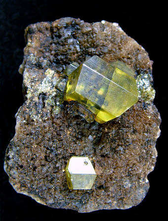 Bituminous Sulphur on Aragonite - Cozzo Disi Mine, Casteltermini, Agrigento Province, Sicily, Italy