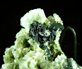 BALD0721 - Hematite on Albite - Fibbia, Fontana, Airolo, Leventina, Ticino, Switzerland