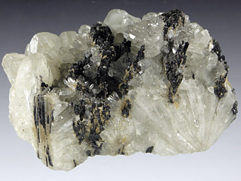 Huebnerite, Quartz - Pasto Bueno, Ancash, Peru