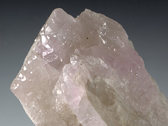 Quartz var. Rose quartz - Lavra da Ilha Pegmatite, Minas Gerais, Brazil