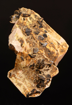 FERR1350 - Babingtonite - Baveno, Verbano-Cusio-Ossola Province, Piedmont, Italy