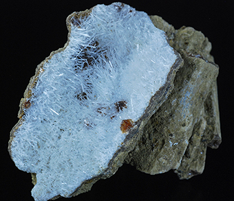 Natrolite and calcite on petrified wood - Sipi caves - Mount Elgon - Manafwa distr. - Uganda