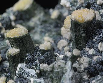 Traversellite (var. of diopside) - Traversella mine - Traversella - Chiusella valley - Canavese distr. - Torino prov. - Piedmont - Italy