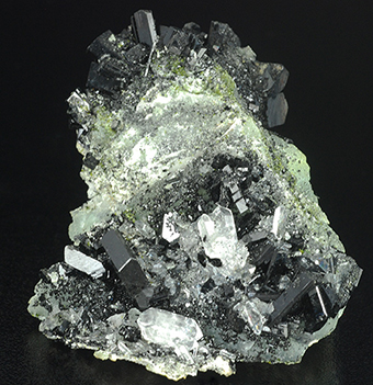 GM17048 - Babingtonite, prehnite and quartz - Qiaojia Co. - Zhaotong Pref. - Yunnan prov. - China