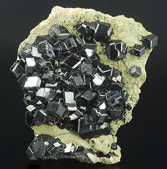 Andradite var. melanite garnet - Sandar - Arrondissement Sandar - Commune Sandar - Cercle de Nioro du Sahel - Kayes Region - Mali