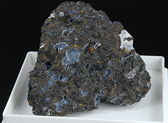 Faujasite-Na, phillipsite, offretite an opal - Limberg quarries - Sasbach - Kaiserstuhl - Baden-Wrttemberg - Germany