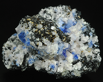 Carletonite and magnesio-arfverdsonite - Poudrette quarry - Mont Saint-Hilaire - La Valle-du-Richelieu RCM - Montrgie - Qubec - Canada  (with VIDEO !)