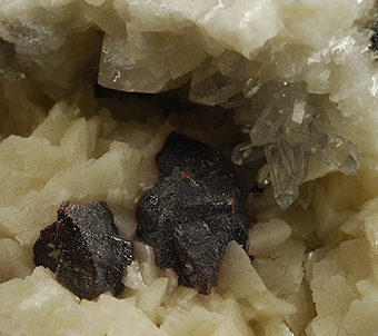GM19002 - Cinnabar, dolomite and quartz - Tongren mine - Guizhou prov. - China