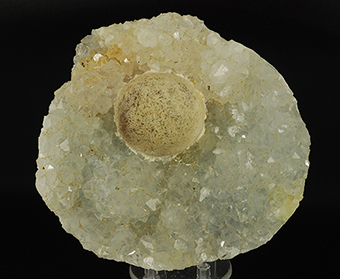 GM20056 - Fluorite over chalcedony - Mahodari - Nasik distr. - Maharastra - India