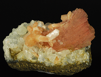 Heulandite, stilbite eandapophyllite - Jalgaon Distr. - Maharastra - India