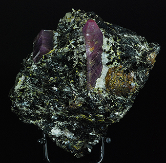 Ruby (var. of corundum) - Zazafotsy Quarry (Amboarohy) - Ihosy - Ihorombe - Madagascar