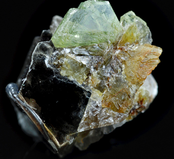 Chrysoberyl over muscovite - Rio das Pratinhas - Arataca - Bahia - Northeast Region - Brazil