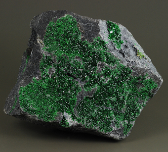 Uvarovite - Saranovskii mine - Saranovskaya village - Gorozavodskii area - Permskaya Oblast' - Middle Urals - Urals Region - Russia